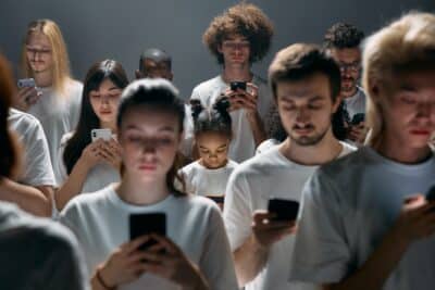 Smania incontenibile e costante: come i media digitali hanno reso tutti noi dipendenti dalla dopamina